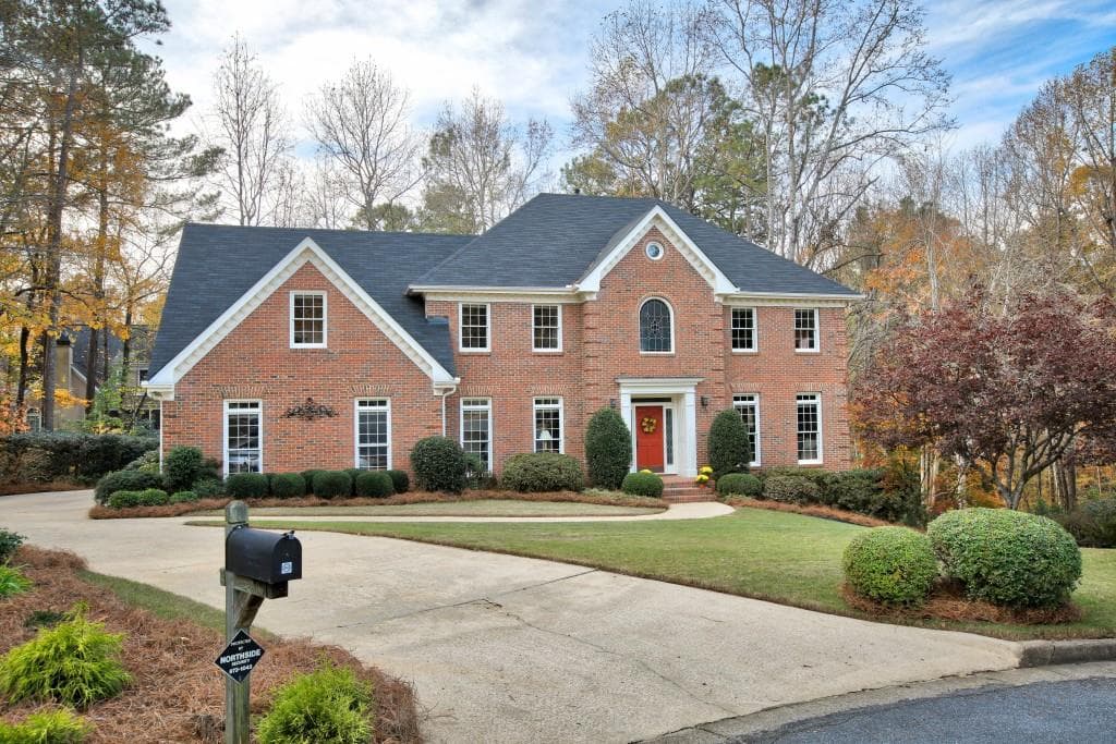 5 bedroom, 4,689 sq ft single family residence sold at 160 Lazy Laurel Chase, Roswell, GA 30076