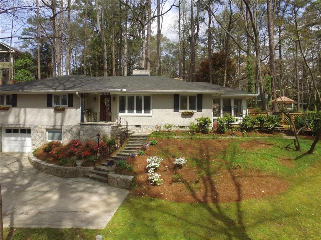 3 bedroom, 1,858 sq ft single family residence sold at 1110 Lee Circle, Atlanta, GA 30324