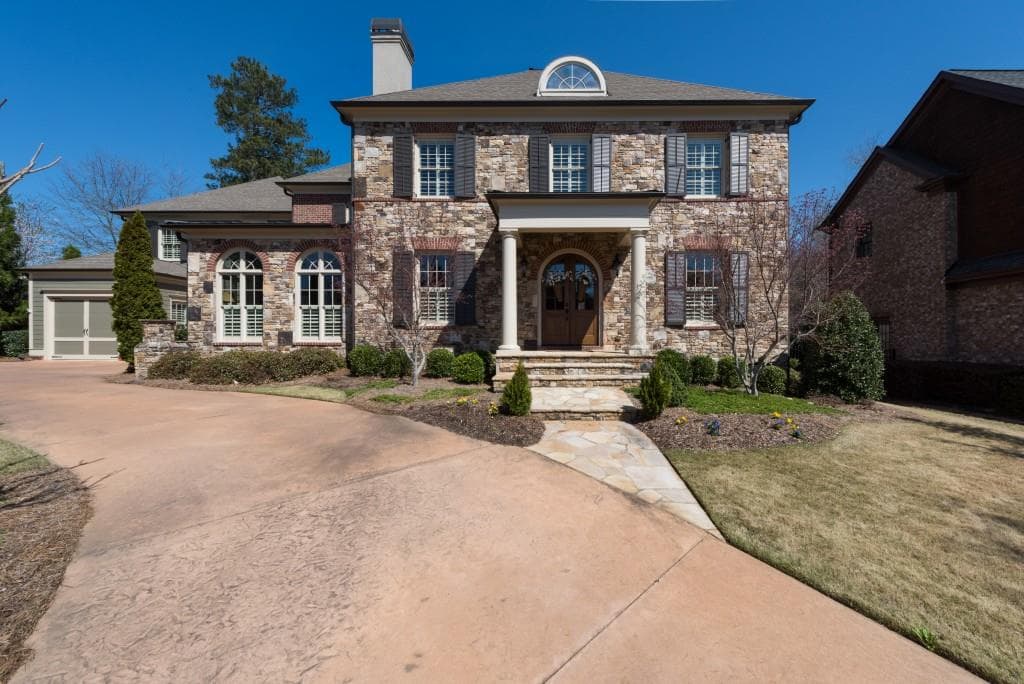 6 bedroom, 4,824 sq ft single family residence sold at 1005 Stonegrove Lane, Roswell, GA 30075