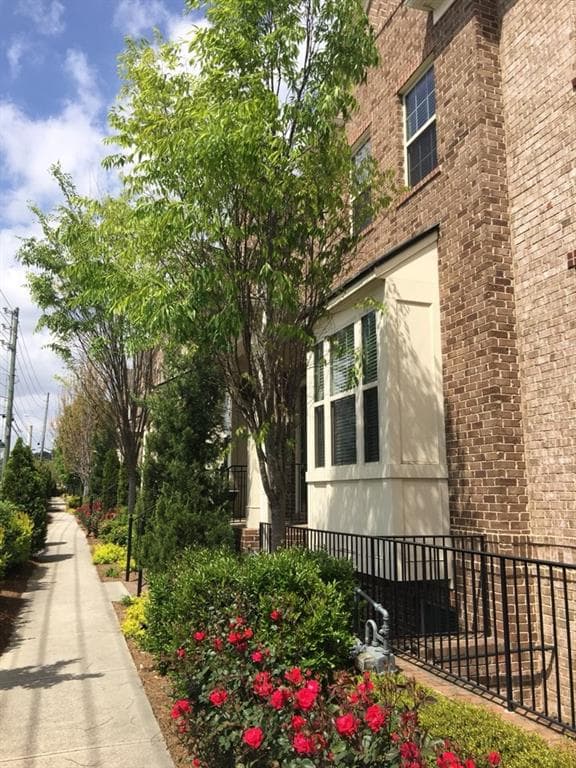 3 bedroom, 2,030 sq ft townhouse sold at 331 Alderwood Lane, Atlanta, GA 30328