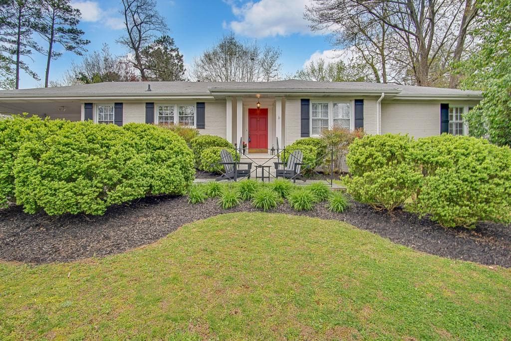 3 bedroom, 1,838 sq ft single family residence sold at 338 Lakemoore Drive, Atlanta, GA 30342