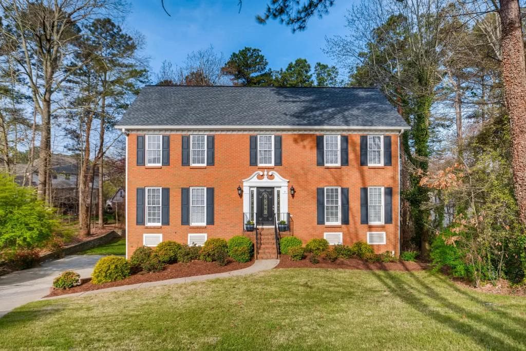 4 bedroom, 2,274 sq ft single family residence sold at 2590 Shadow Pine Drive, Roswell, GA 30076