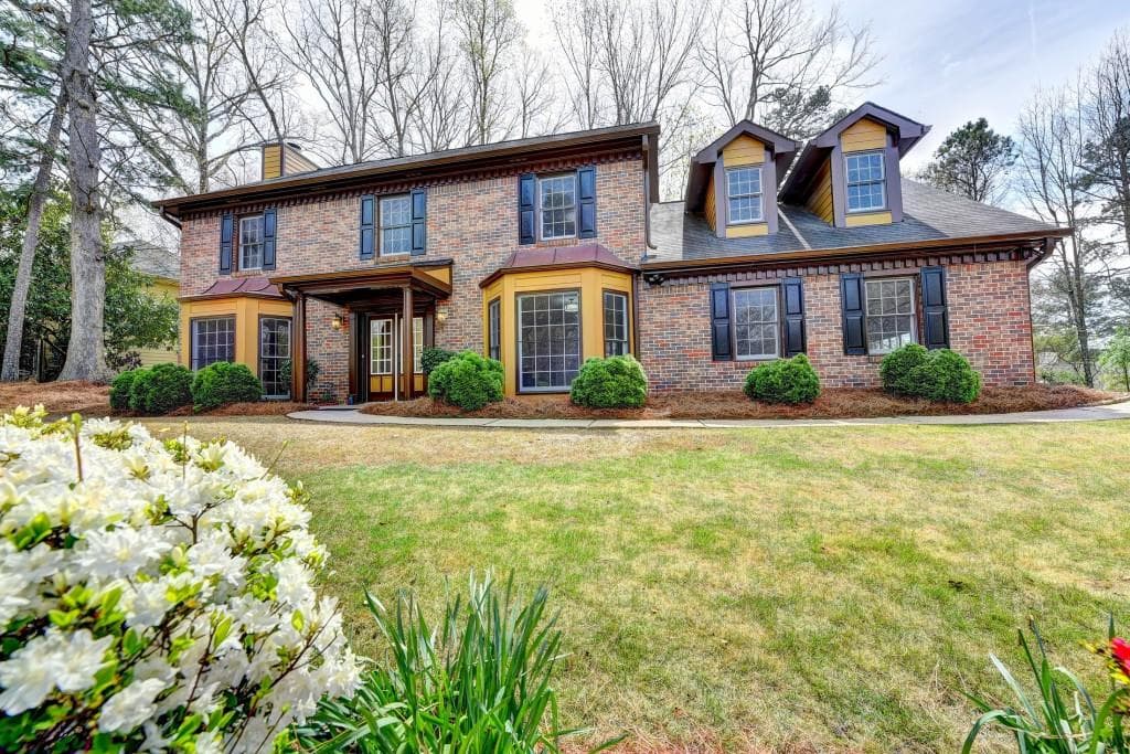 4 bedroom, 2,436 sq ft single family residence sold at 510 Bellfield Court, Roswell, GA 30076
