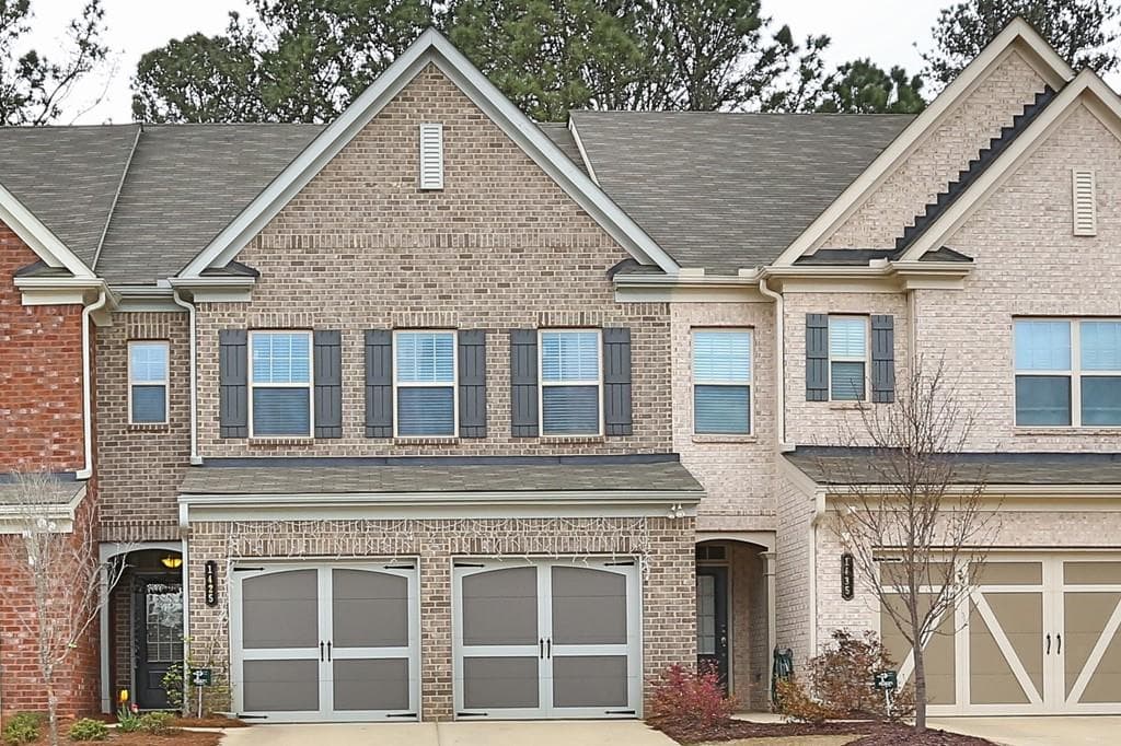 3 bedroom, 1,895 sq ft townhouse sold at 1425 Hampton Oaks Drive, Alpharetta, GA 30004