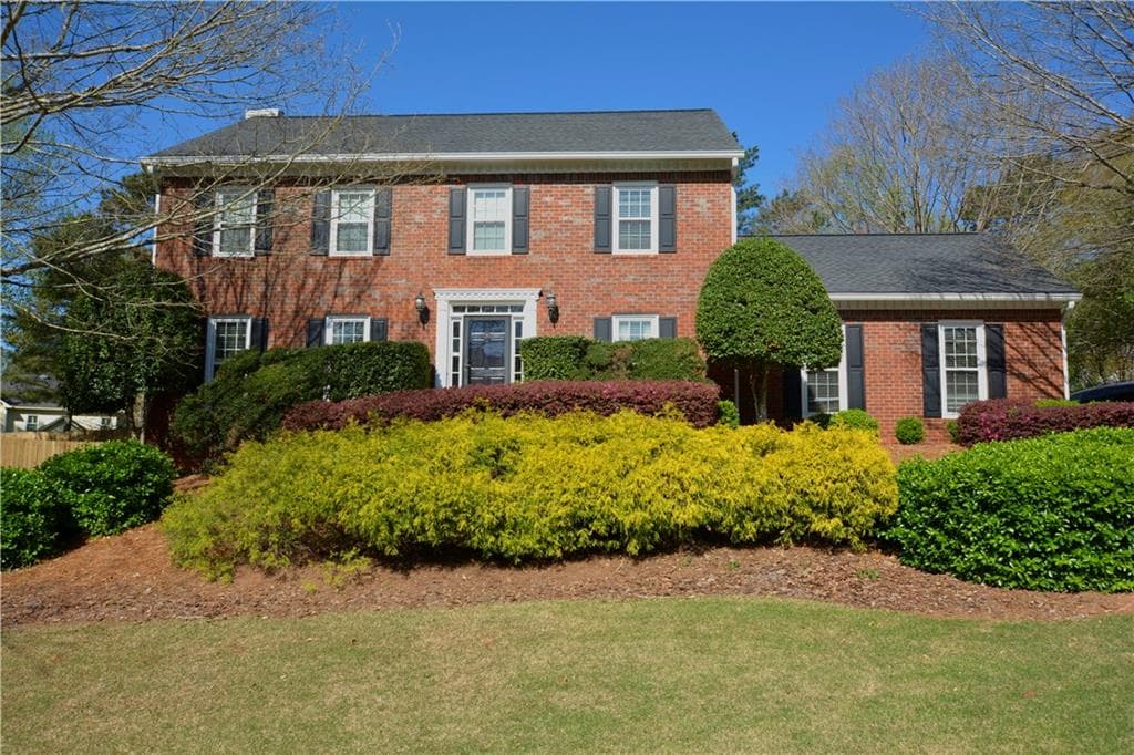 4 bedroom, 2,270 sq ft single family residence sold at 4185 Riverhill Court, Roswell, GA 30075