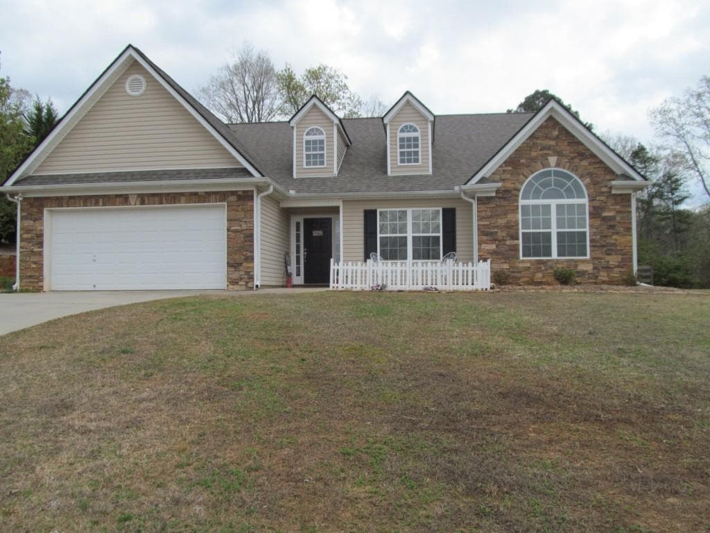 3 bedroom, 1,965 sq ft single family residence sold at 9210 Woodland Tree Lane, Cumming, GA 30028