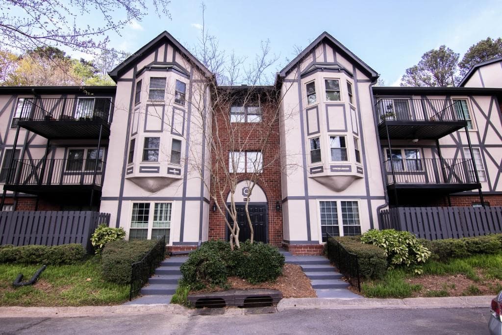 3 bedroom, 1,469 sq ft condominium sold at 6851 Roswell Road Q-10, Sandy Springs, GA 30328