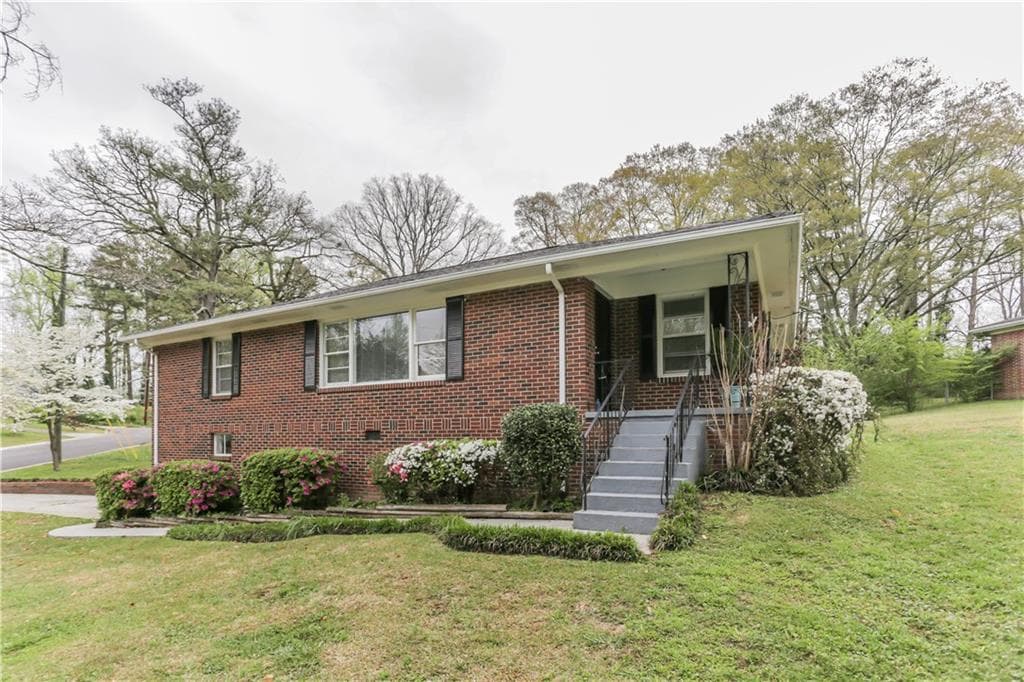 3 bedroom, 1,381 sq ft single family residence sold at 2661 Linnwood Drive, Smyrna, GA 30080