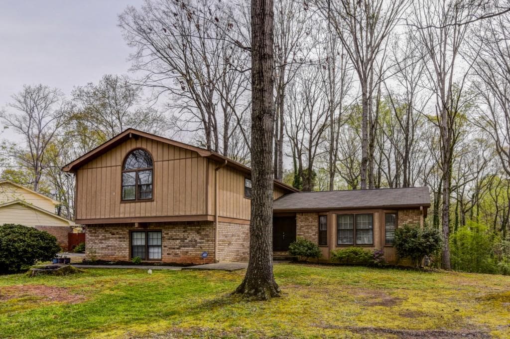 4 bedroom, 2,339 sq ft single family residence sold at 470 Hickory Hills Trail, Stone Mountain, GA 30083