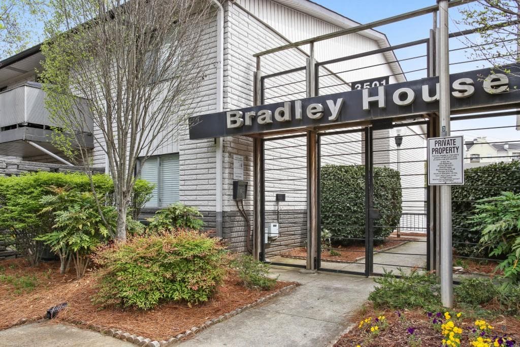 1 bedroom, 656 sq ft condominium sold at 3501 Roswell Road 103, Atlanta, GA 30305