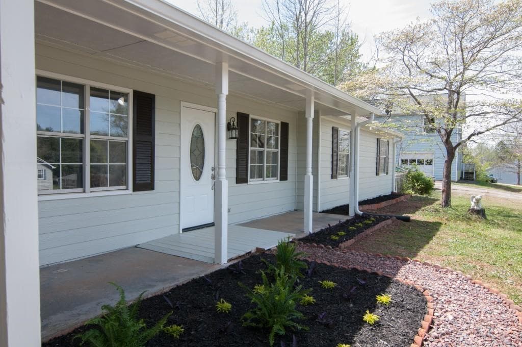 3 bedroom, 1,964 sq ft single family residence sold at 1599 JOCKEY Court, Auburn, GA 30011