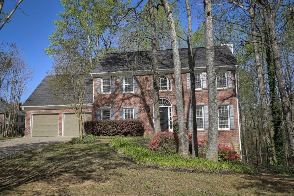 4 bedroom, 3,566 sq ft single family residence sold at 135 Spring Ridge Drive, Roswell, GA 30076
