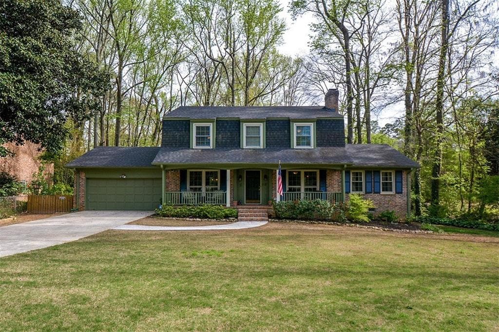 4 bedroom, 2,400 sq ft single family residence sold at 1955 Briarlyn Court, Atlanta, GA 30345