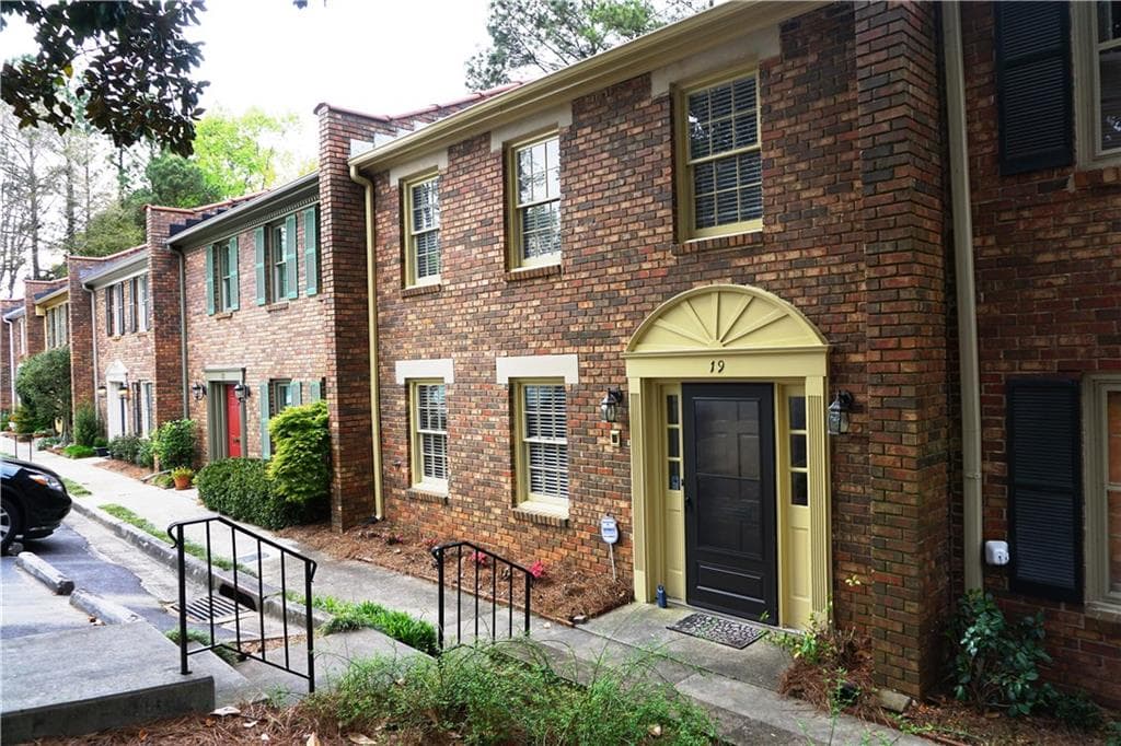 3 bedroom, 1,488 sq ft condominium sold at 70 Old Ivy Road 19, Atlanta, GA 30342