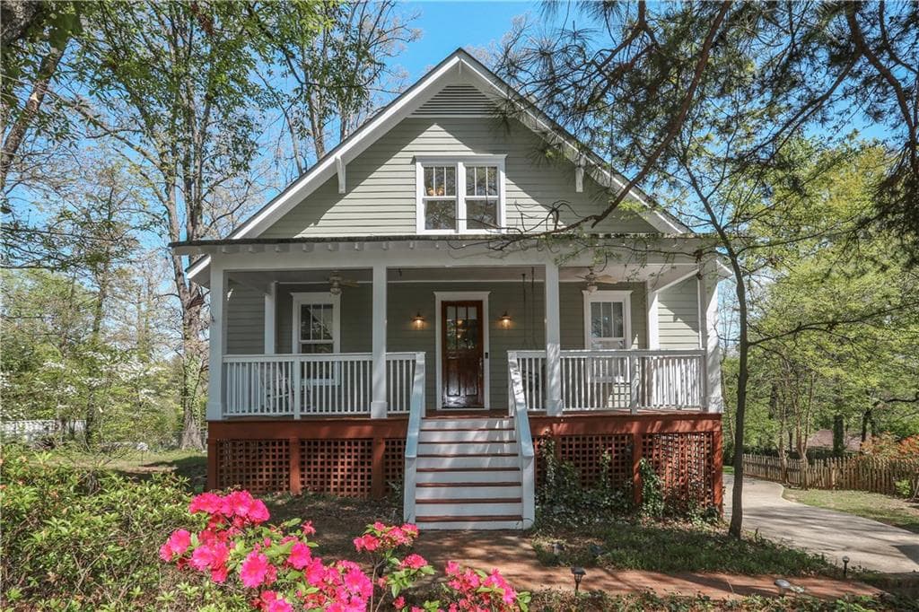 5 bedroom, 3,028 sq ft single family residence sold at 1759 Marietta Road, Atlanta, GA 30318
