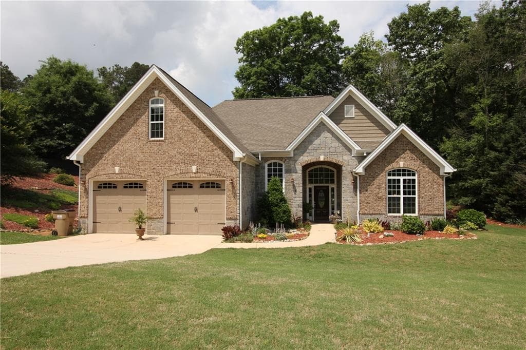 7605 Abbey Glen Drive, Cumming, GA 30028 — most recent listing photo