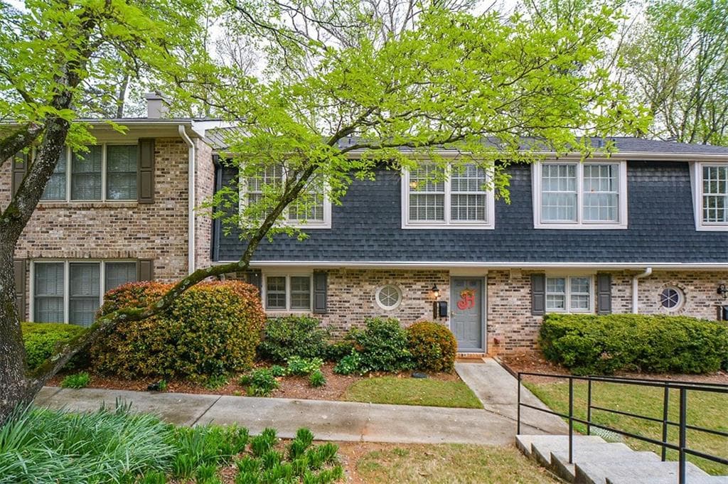 3 bedroom, 1,728 sq ft condominium sold at 2335 Northlake Court, Atlanta, GA 30345