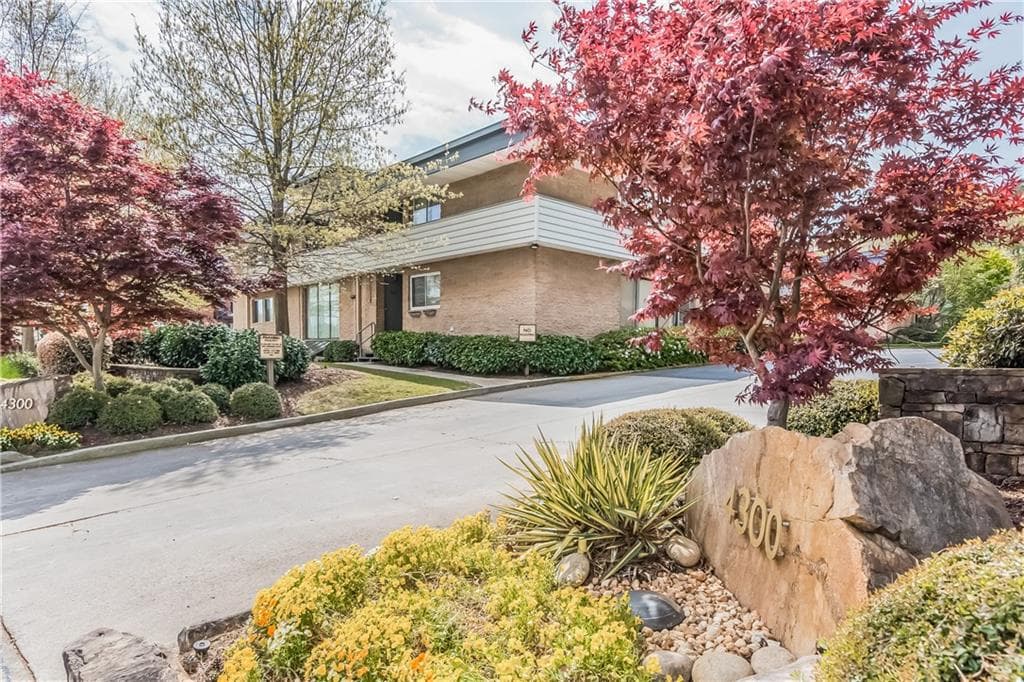 4300 Chastain Walk 4314, Atlanta, GA 30342 — most recent listing photo