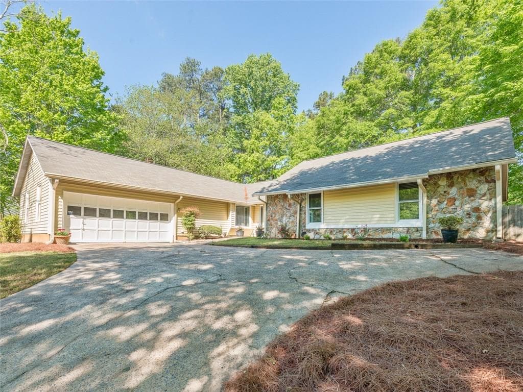 3 bedroom, 1,894 sq ft single family residence sold at 145 Spring Ridge Court, Roswell, GA 30076