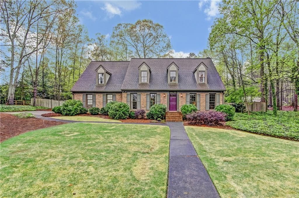 4 bedroom, 2,470 sq ft single family residence sold at 230 Waverly Hall Drive, Roswell, GA 30075