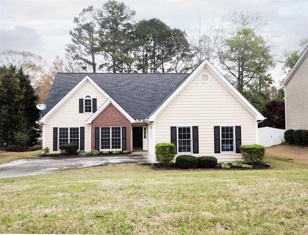 3 bedroom, 1,476 sq ft single family residence sold at 5685 Sugar Crossing Drive, Sugar Hill, GA 30518