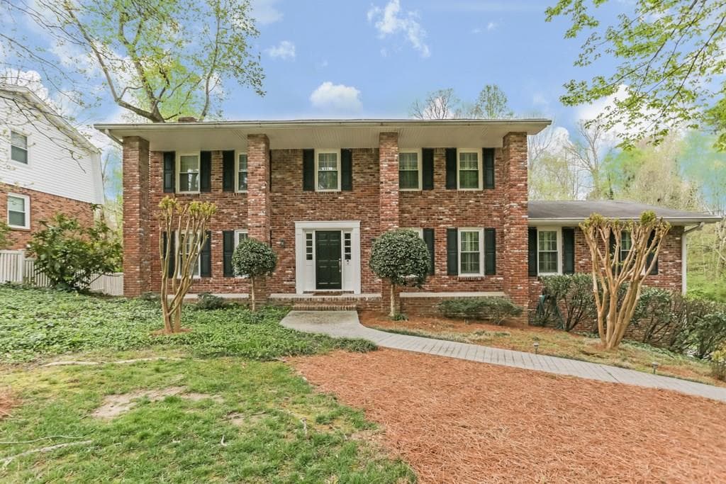 4 bedroom, 2,370 sq ft single family residence sold at 2330 Kingsland Drive, Dunwoody, GA 30360