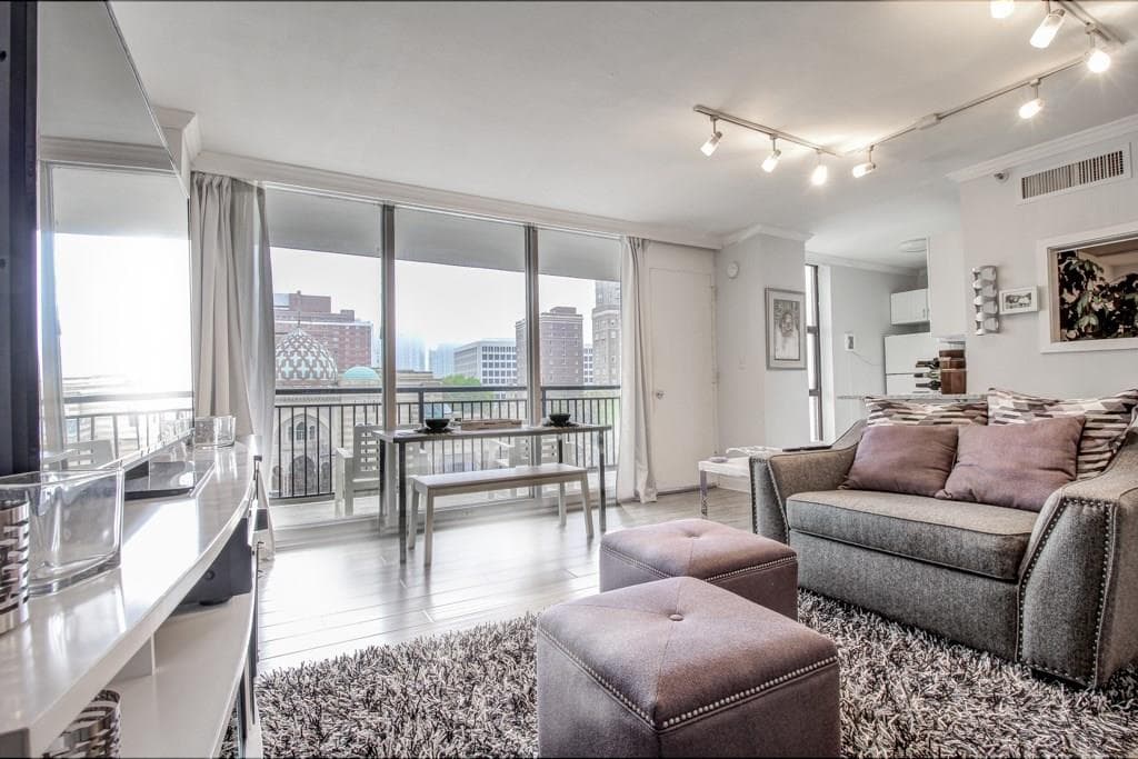 1 bedroom, 655 sq ft condominium sold at 620 Peachtree Street 601, Atlanta, GA 30308