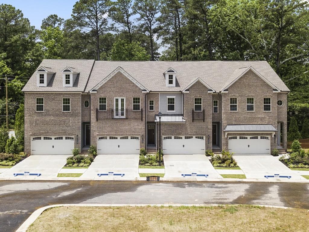 4 bedroom townhouse sold at 1454 Edgebrook Court 003, Atlanta, GA 30329