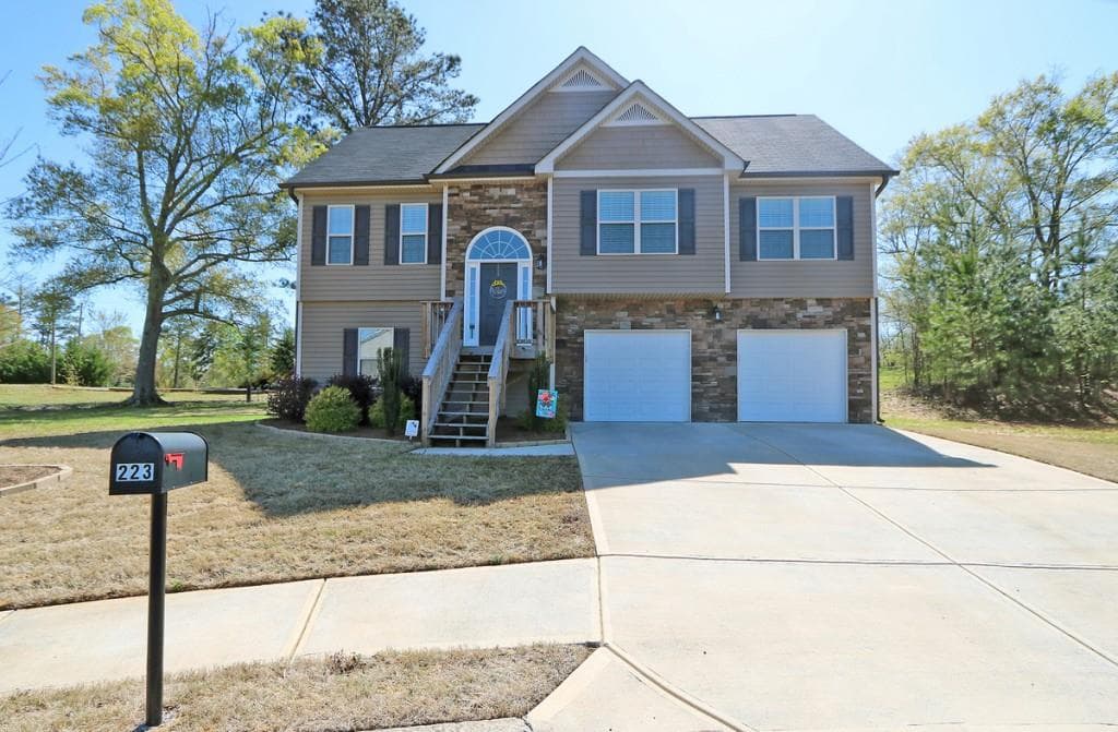 4 bedroom, 1,825 sq ft single family residence sold at 223 Depot Lane, Dallas, GA 30157