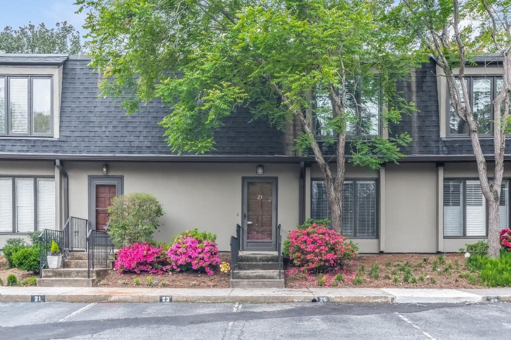 2 bedroom, 1,588 sq ft condominium sold at 23 Ivy Ridge, Atlanta, GA 30342