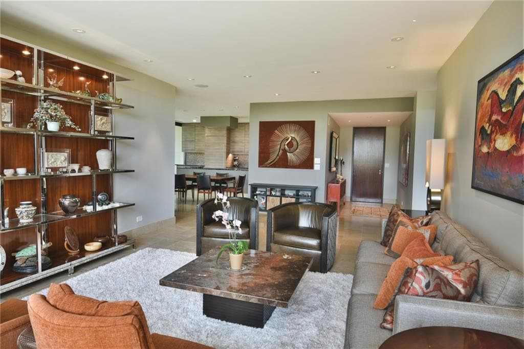 2 bedroom, 1,594 sq ft condominium sold at 2575 Peachtree Road 9C, Atlanta, GA 30305