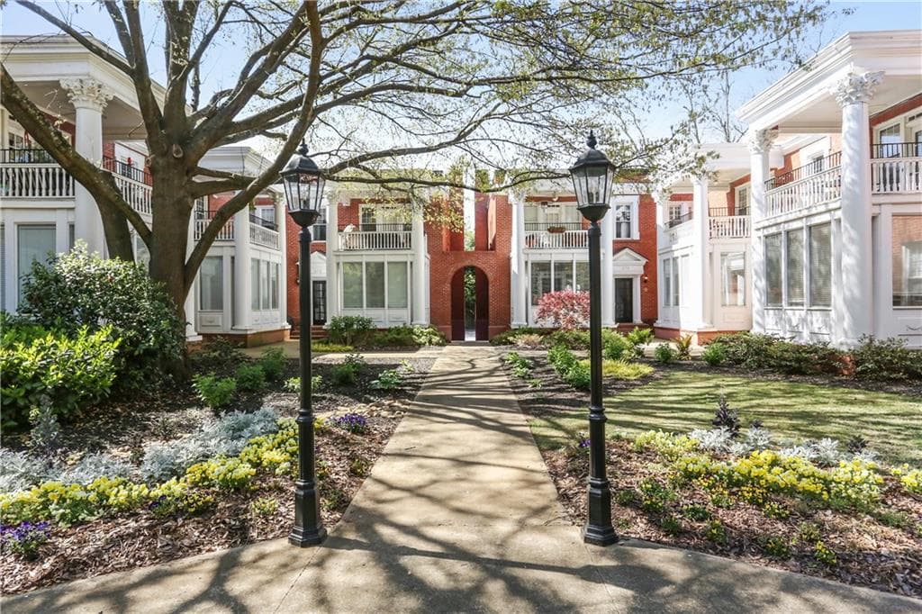 1 bedroom, 834 sq ft condominium sold at 878 Briarcliff Road B2, Atlanta, GA 30306