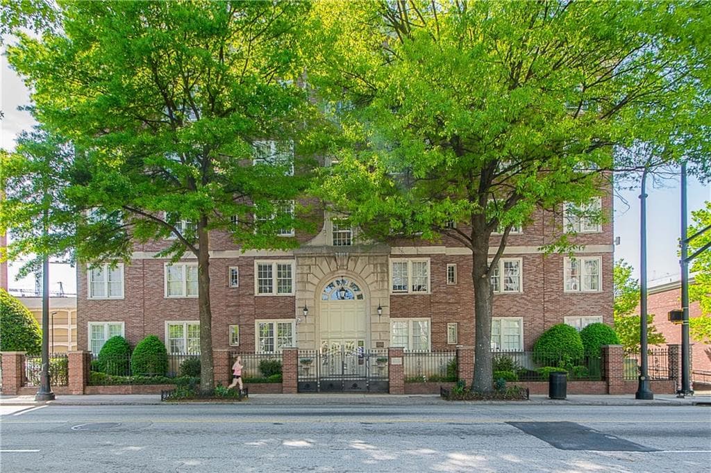 1 bedroom, 945 sq ft condominium sold at 800 Peachtree Street 301, Atlanta, GA 30308