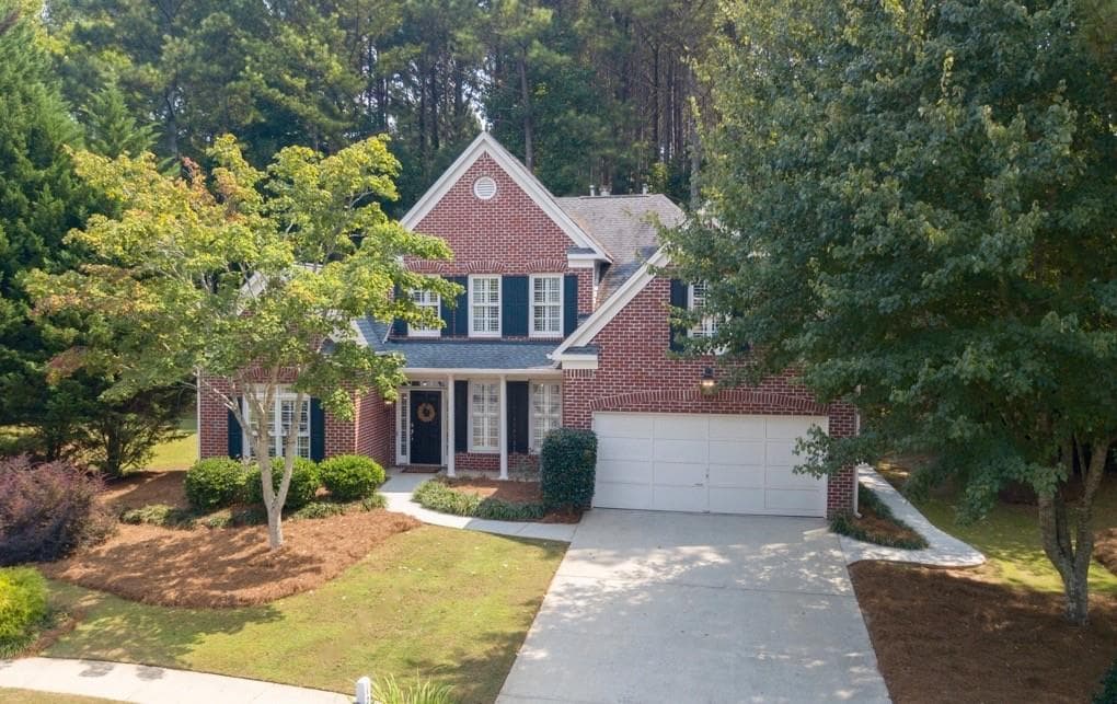 4 bedroom, 2,590 sq ft single family residence sold at 120 Fieldgate Court, Roswell, GA 30075