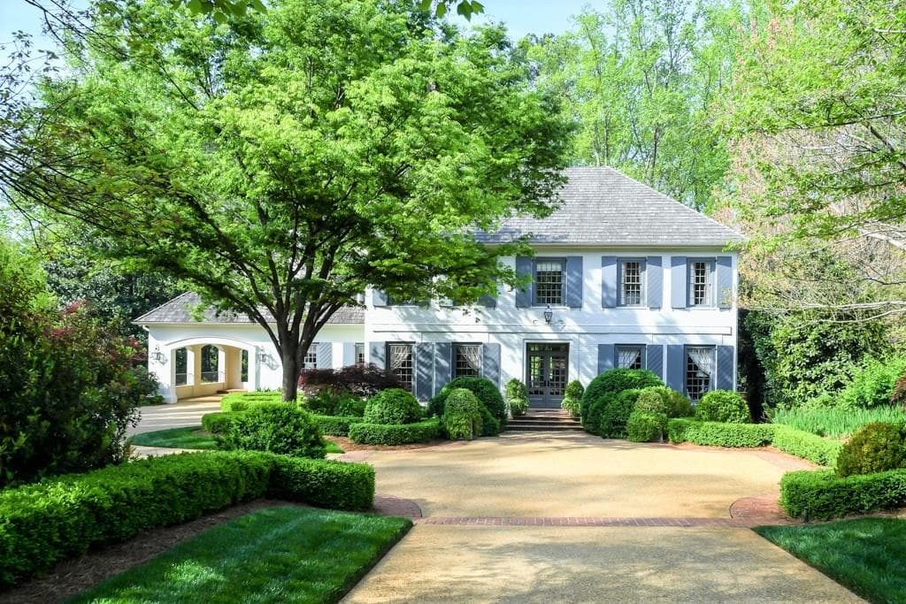 6 bedroom single family residence sold at 4340 Town Commons Circle, Atlanta, GA 30319