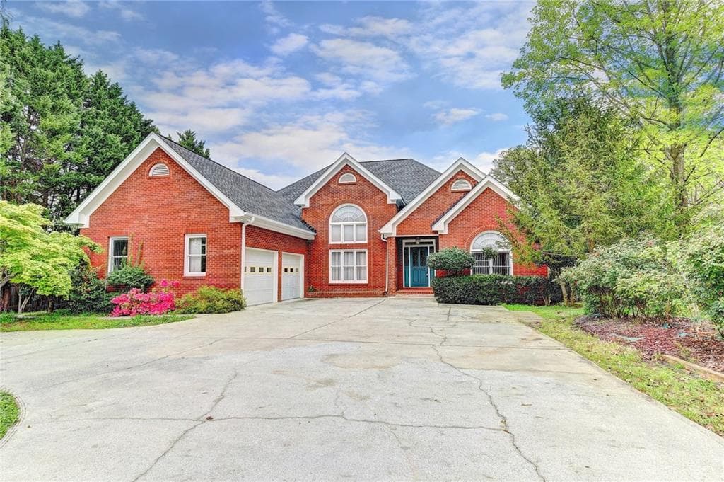 4825 Brandon Acres Lane, Buford, GA 30519 — most recent listing photo