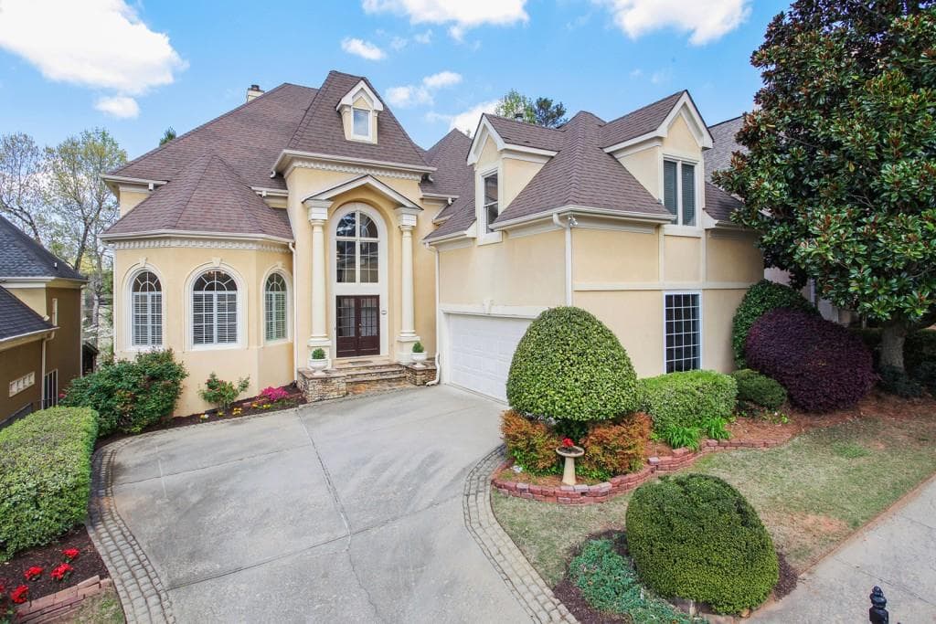 4 bedroom, 4,009 sq ft single family residence sold at 940 Renaissance Way, Roswell, GA 30076