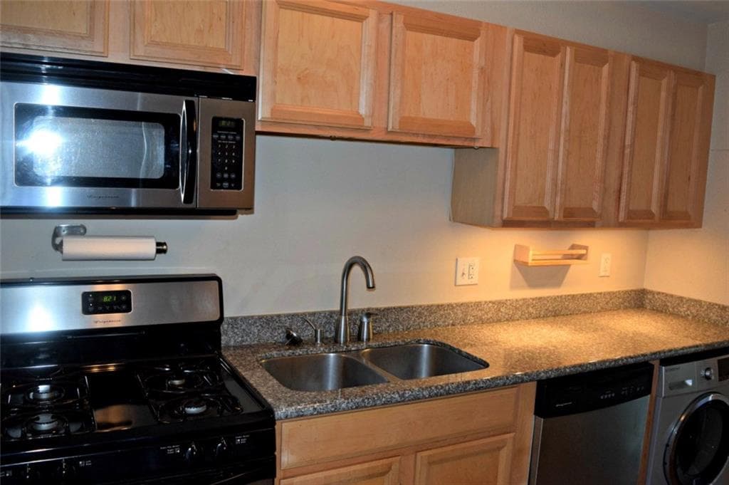 1 bedroom, 804 sq ft condominium sold at 1355 Euclid Avenue B33, Atlanta, GA 30307
