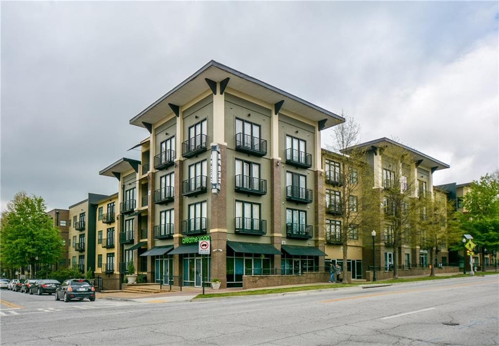 2 bedroom, 1,223 sq ft condominium sold at 5300 Peachtree Road 309, Chamblee, GA 30341