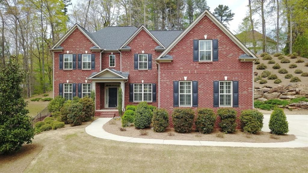5 bedroom, 4,360 sq ft single family residence sold at 4040 Manor Place Drive, Roswell, GA 30075