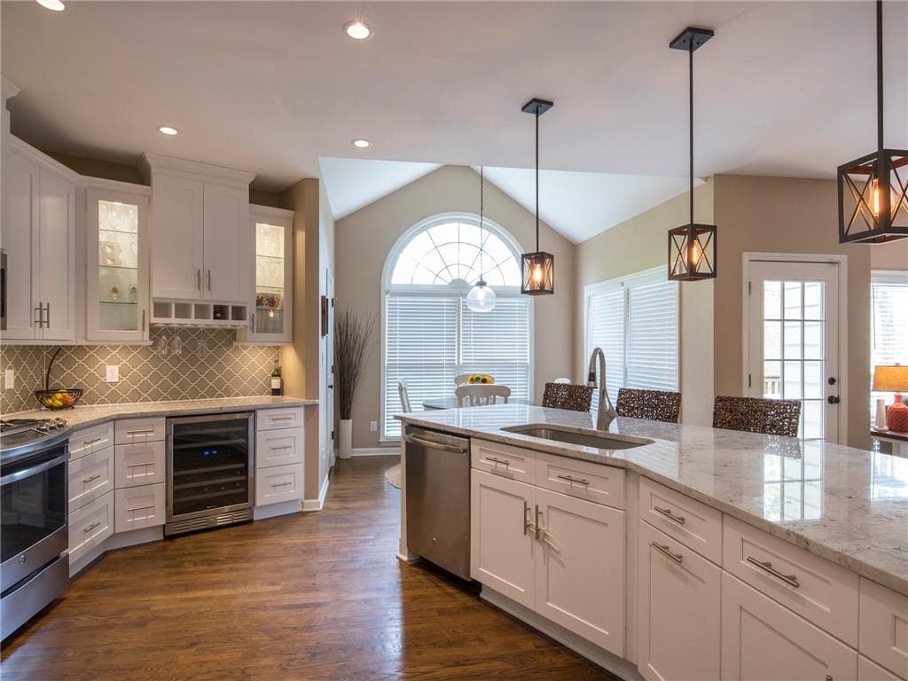 4 bedroom, 2,456 sq ft single family residence sold at 704 Summer Lake Cove, Woodstock, GA 30189