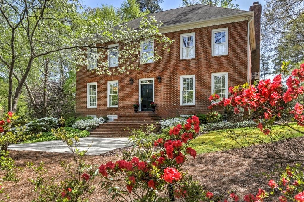 5 bedroom, 4,431 sq ft single family residence sold at 2870 Vinings Way, Atlanta, GA 30339