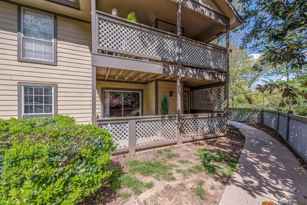 2 bedroom, 1,149 sq ft condominium sold at 1234 Weatherstone Drive, Atlanta, GA 30324