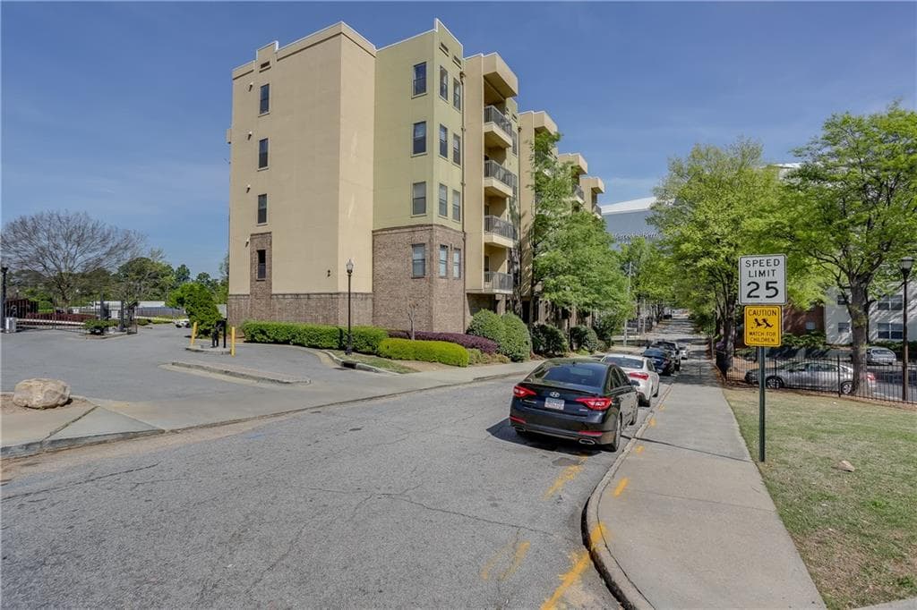 2 bedroom, 1,196 sq ft condominium sold at 425 Chapel Street 2302, Atlanta, GA 30313