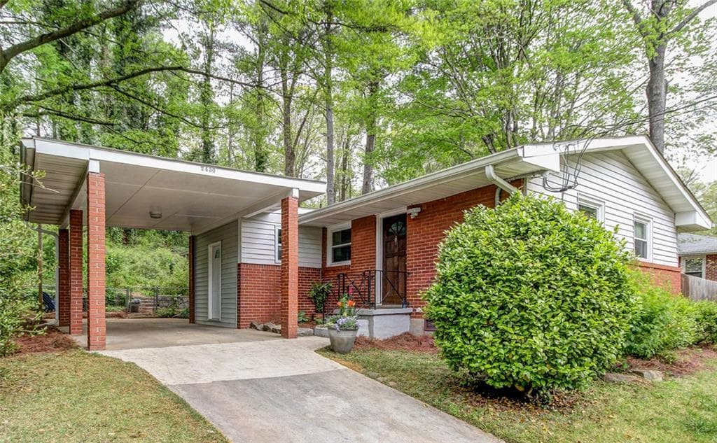 2430 Hunting Valley Drive, Decatur, GA 30033 — most recent listing photo