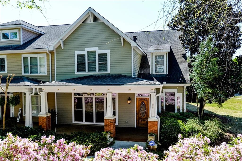 4 bedroom, 2,825 sq ft townhouse sold at 600 Independence Way, Roswell, GA 30075