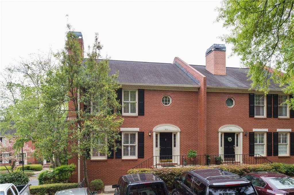 3 bedroom, 2,625 sq ft townhouse sold at 2001 Defoors Mill Drive, Atlanta, GA 30318