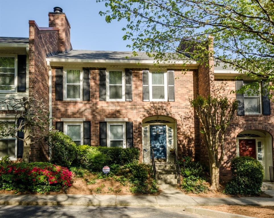 4 Queen Victoria Place 4, Atlanta, GA 30342 — most recent listing photo
