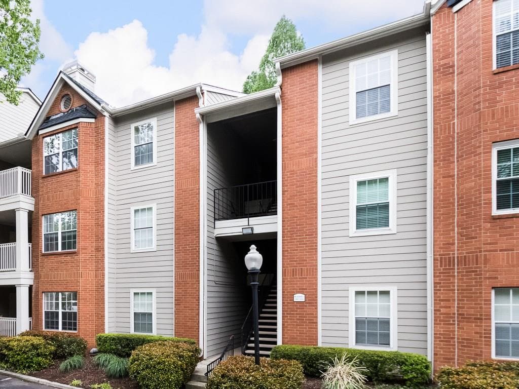 2 bedroom, 913 sq ft condominium sold at 1012 Chastain Park Court, Atlanta, GA 30342
