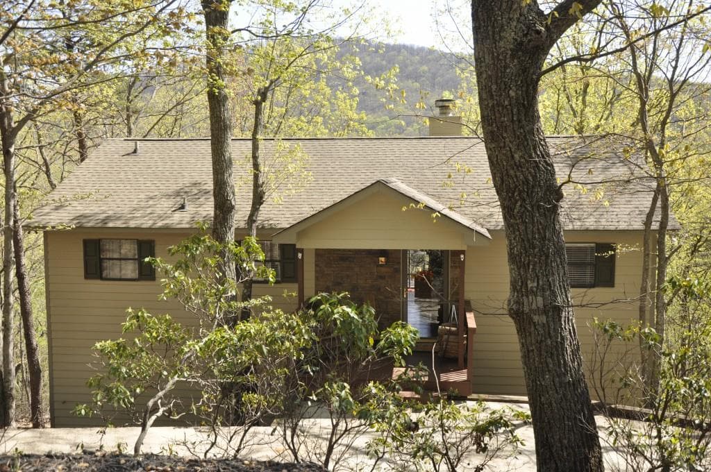 3 bedroom, 1,850 sq ft single family residence sold at 408 Alpine Drive, Jasper, GA 30143
